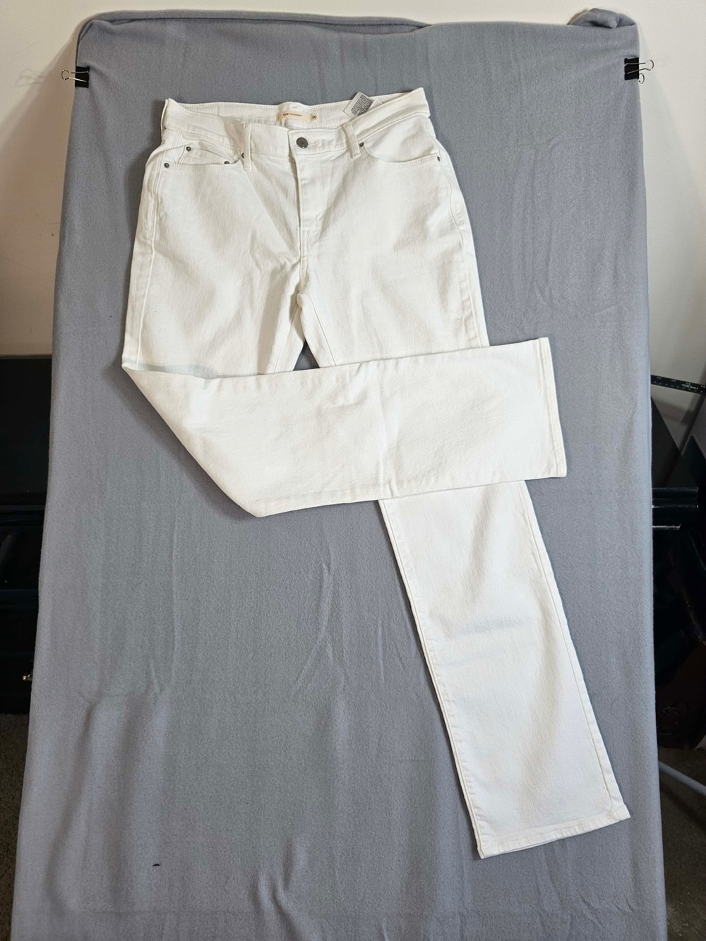 Levi’s 505 Straight White Jeans Women’s Size 30 Classic Mid-Rise Denim